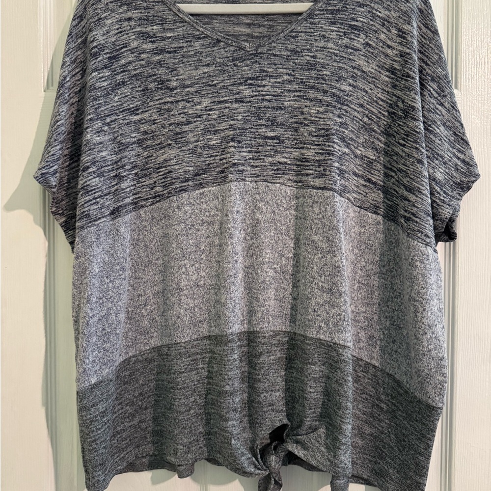 Women's Tie-Hem Colorblock Top - Gray/Blue